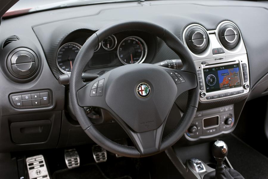 Панель приборов Alfa Romeo MiTo Quadrifoglio Verde (955) 2009 года  (фото 11 из 45)